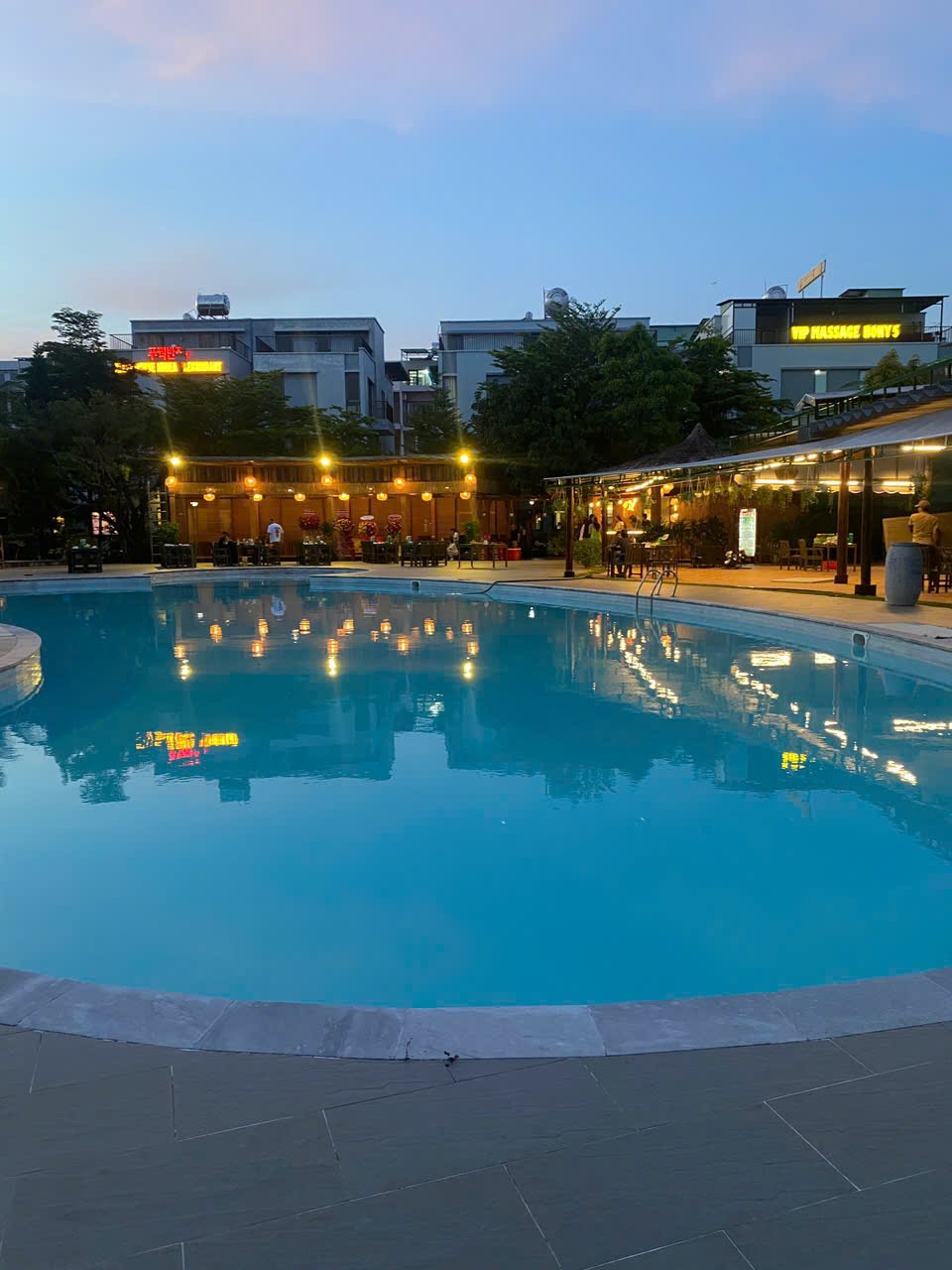 Pipo Garden Pool Twilight